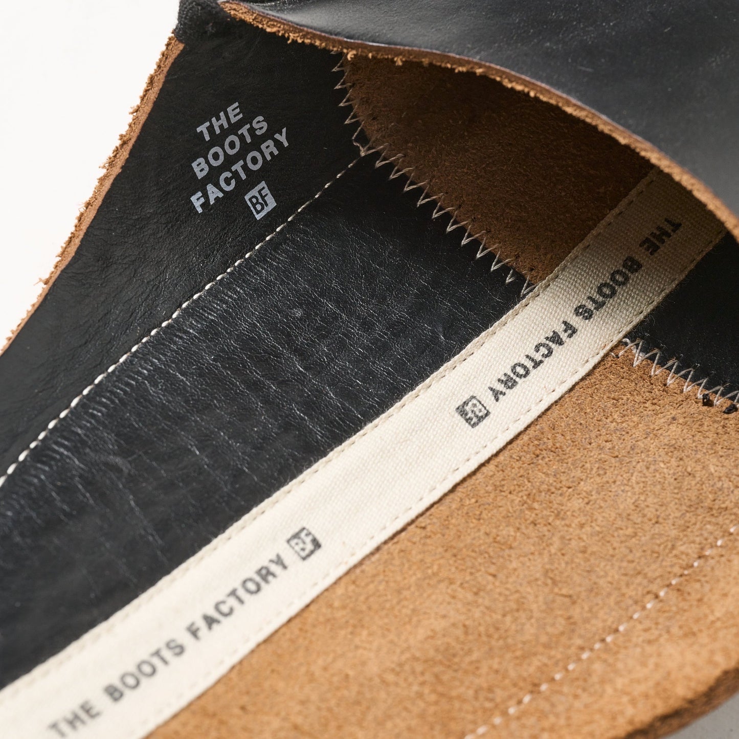 LEATHER ROOM SLIPPER