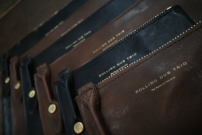 SQUARE ZIP & SNAP POUCH (S) –BROWN LEATHER